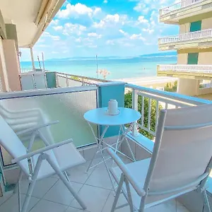 Apartment A Wonderful In Front Of The Sea!, Peraía